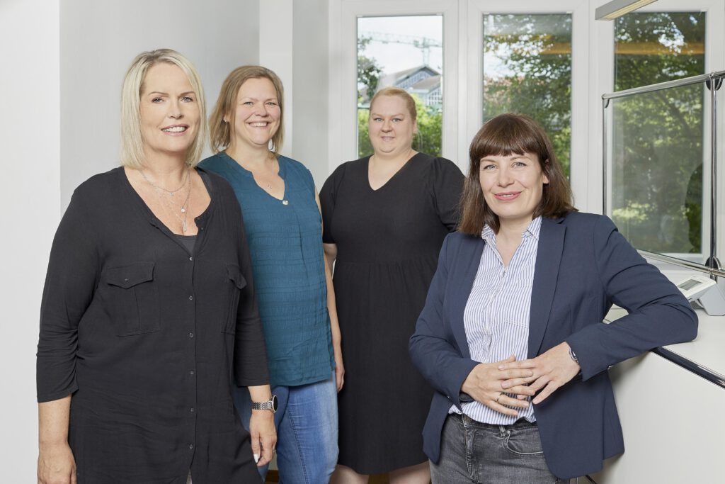 Team für die Abrechnung stellt sich als Kontaktperson für das Abrechnungs- und Mahnwesen vor