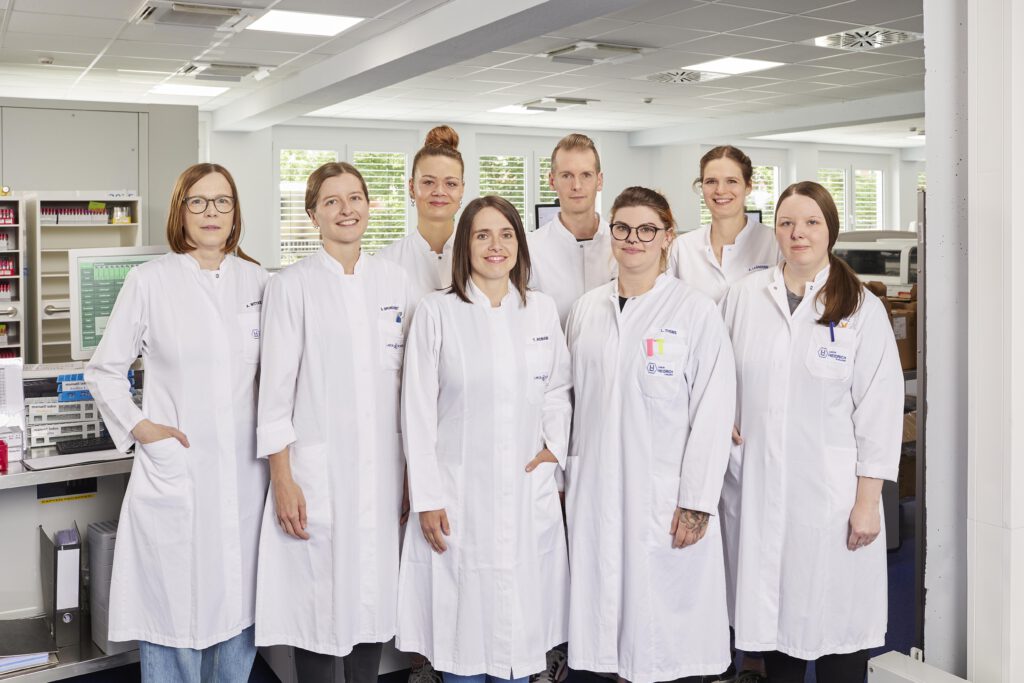 Teamfoto zur Kontaktaufnahme für Fragen rund ums Basislabor