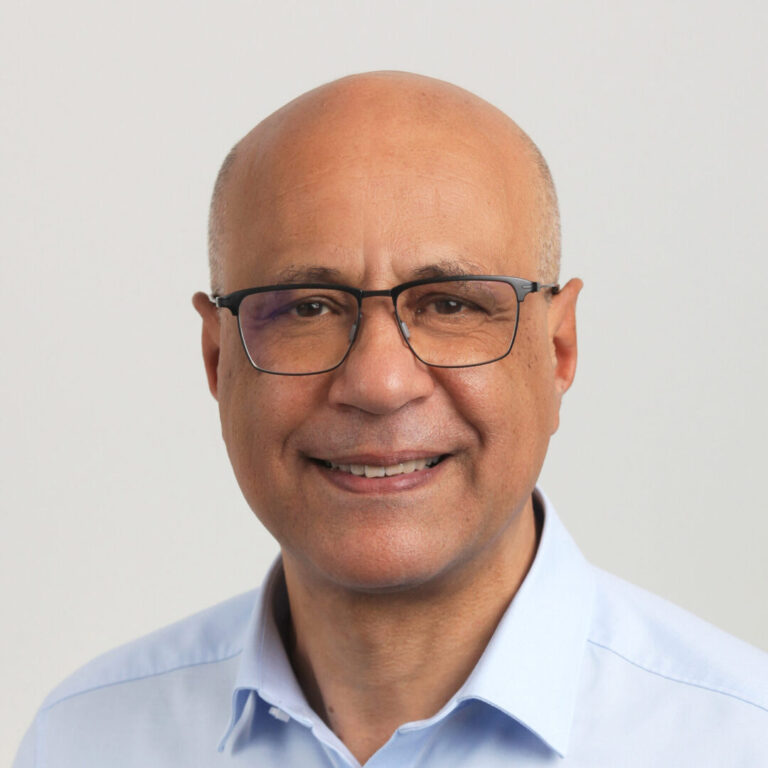 Porträt von Prof. Dr. Dr. Hany Sahly, Facharzt für Mikrobiologie, Virologie und Infektionsepidemiologie, Infektiologie