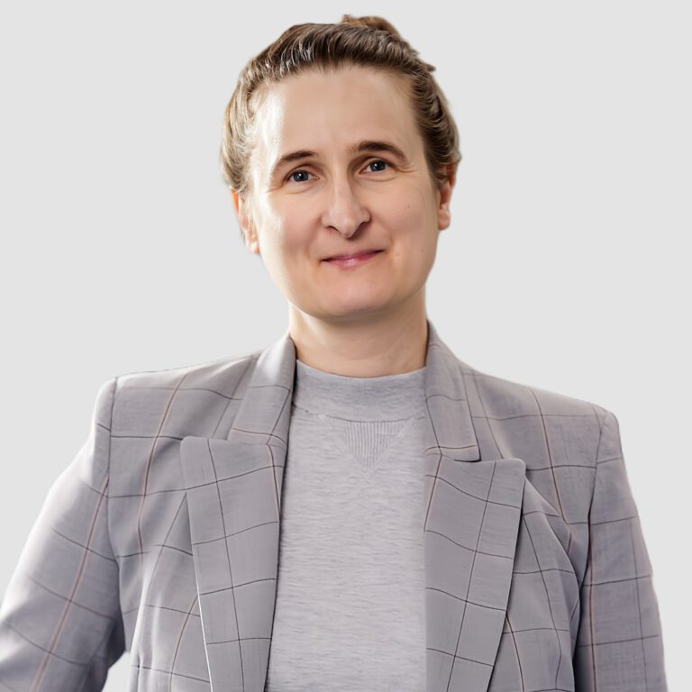 Porträt von Dr. Rebecca Hinz, Fachärztin für Mikrobiologie, Virologie und Infektionsepidemiologie